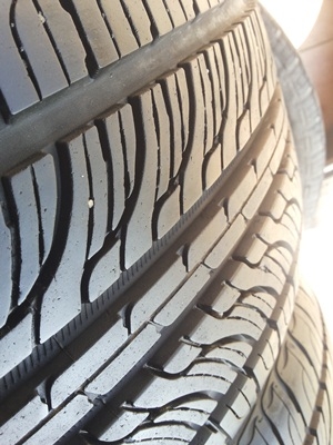 ขายยาง205/50/16 ปี 11/1เส้นปี09/1เส้น ROADSTONE N7000 1 คู่