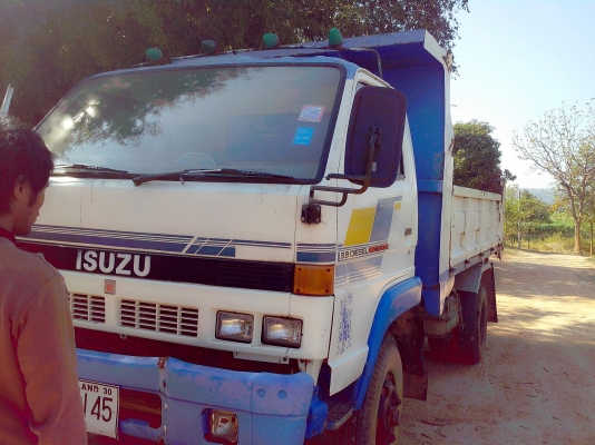 ขายรถดั้ม6ล้อ isuzu