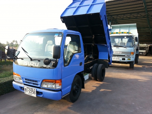 แก้วอนงค์กลการ คุณ ป้อม   Isuzu 6 ล้อ NKR 135