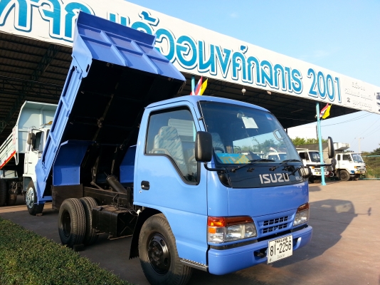 แก้วอนงค์กลการ คุณ ป้อม   Isuzu 6 ล้อ NKR 135