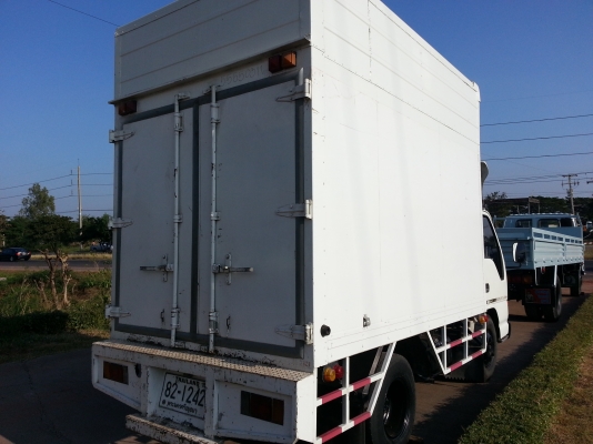 แก้วอนงค์กลการ (คุณ ป้อม) รถสวย สภาพดี  Isuzu NKR 6 ล้อ 135