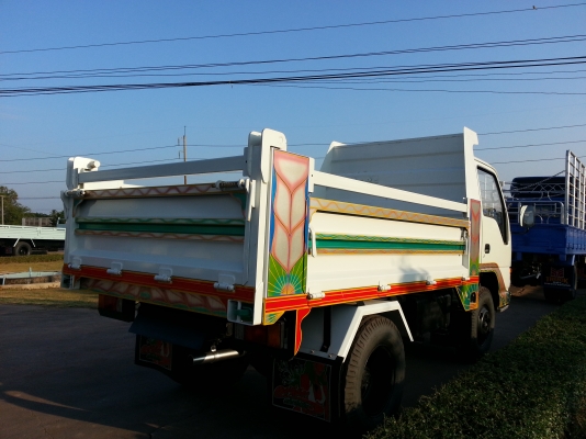 แก้วอนงค์กลการ (คุณ ป้อม) รถสวย สภาพดี  Isuzu NKR 120  ดั๊ม