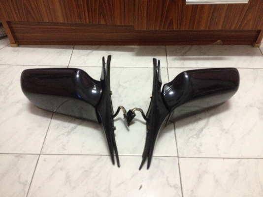 ขายกระจกมองข้างปรับไฟฟ้า bmw e30 1คู่ ตัวด้านซ้ายกระจกมีร้าวตามรูปเลยคับ นอกนั้นใช้งานใด้ตามปกติ ราคา800บาท โทร0875077464โส กทม