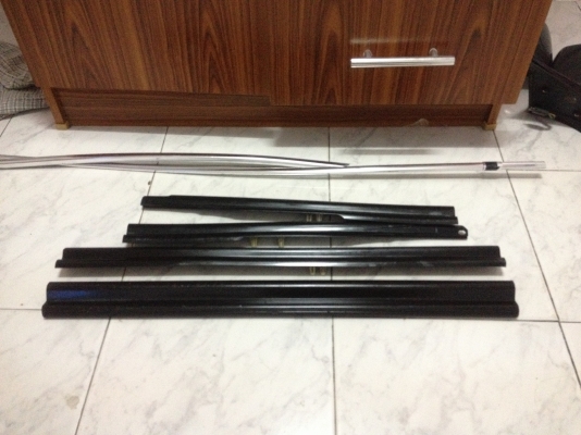 ขายพลาสติกยึดพรม/กันกระแทก ของBMW e30 4ชิ้นสีดำ มีซ้อมมา3ชิ้นใช้งานได้ตามปกกติ ตัวล็อกคบ ราคา600บาท โทร0875077464โส กทม