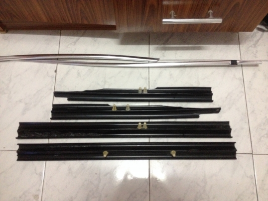 ขายพลาสติกยึดพรม/กันกระแทก ของBMW e30 4ชิ้นสีดำ มีซ้อมมา3ชิ้นใช้งานได้ตามปกกติ ตัวล็อกคบ ราคา600บาท โทร0875077464โส กทม