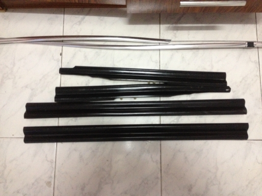 ขายพลาสติกยึดพรม/กันกระแทก ของBMW e30 4ชิ้นสีดำ มีซ้อมมา3ชิ้นใช้งานได้ตามปกกติ ตัวล็อกคบ ราคา600บาท โทร0875077464โส กทม