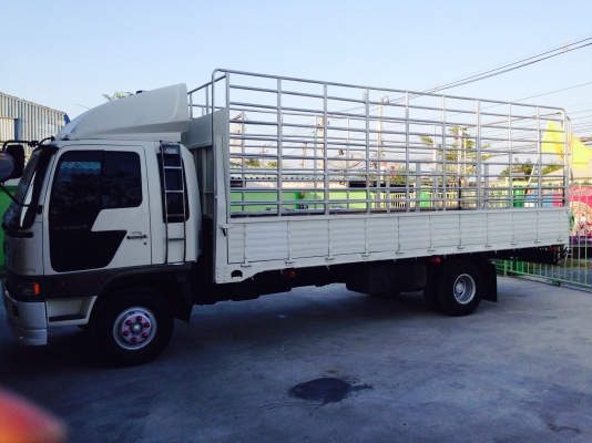 6ล้อ ไฮเทคประกอบ ยาว6.20เมตรครับพร้อมใช้จัดไฟแนนต์ได้500000ครับ