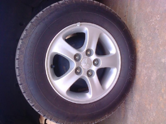 ยางบิดโตน215 70R15อา623ปี13ลงพื้น9000ก.มจัดส่งฟรีทั่วไทย