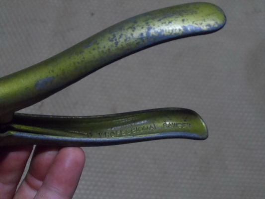 คีมคัดคลองเลื่อย