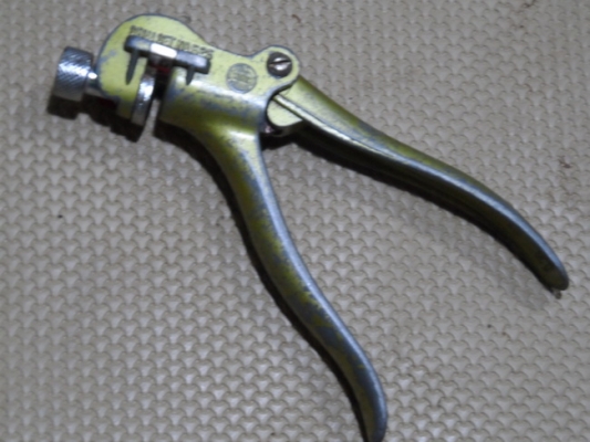 คีมคัดคลองเลื่อย