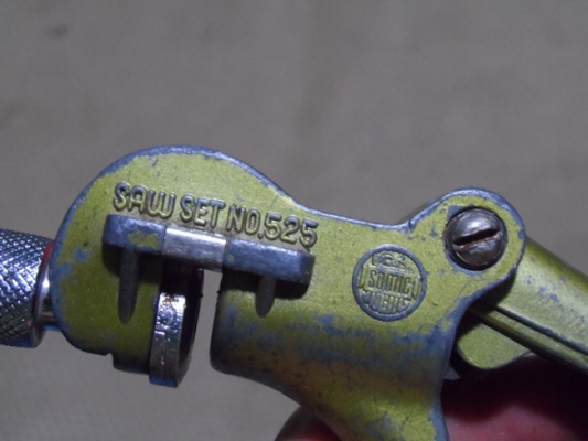 คีมคัดคลองเลื่อย