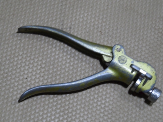 คีมคัดคลองเลื่อย