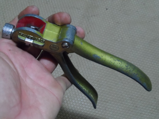 คีมคัดคลองเลื่อย