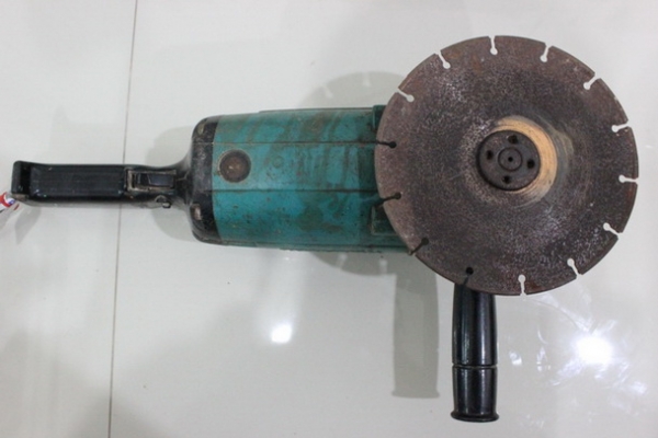 เจียร 7 นิ้ว Makita รุ่น 9607NB > 1800 W ญี่ปุ่นแท้ +มือจับ+ใบตัด ปุ่มล็อกใบเสีย