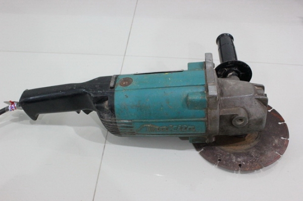 เจียร 7 นิ้ว Makita รุ่น 9607NB > 1800 W ญี่ปุ่นแท้ +มือจับ+ใบตัด ปุ่มล็อกใบเสีย