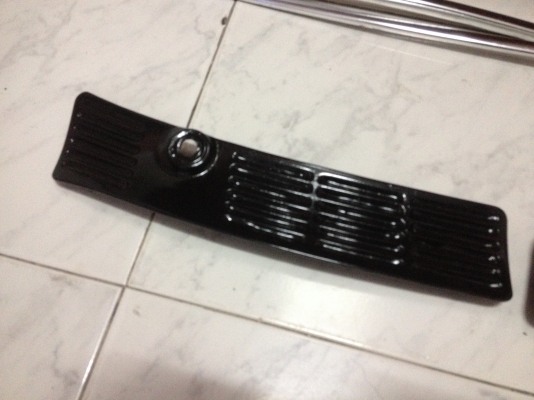 ขายชิ้นดำตรงทีปัดน้ำฝน BMW e30 2ชิ้น สภาพสวย ราคา600บาท โทร0875077464โส กทม