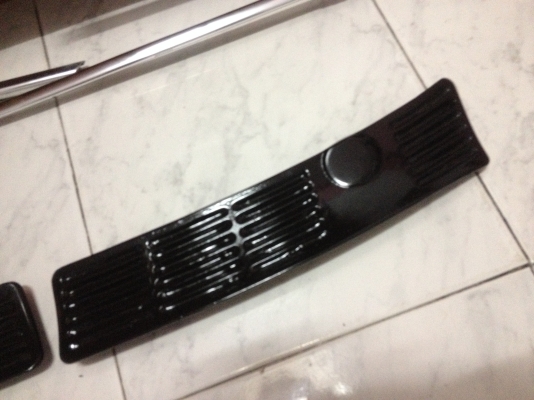 ขายชิ้นดำตรงทีปัดน้ำฝน BMW e30 2ชิ้น สภาพสวย ราคา600บาท โทร0875077464โส กทม