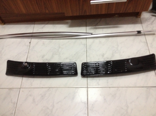 ขายชิ้นดำตรงทีปัดน้ำฝน BMW e30 2ชิ้น สภาพสวย ราคา600บาท โทร0875077464โส กทม