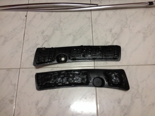 ขายชิ้นดำตรงทีปัดน้ำฝน BMW e30 2ชิ้น สภาพสวย ราคา600บาท โทร0875077464โส กทม