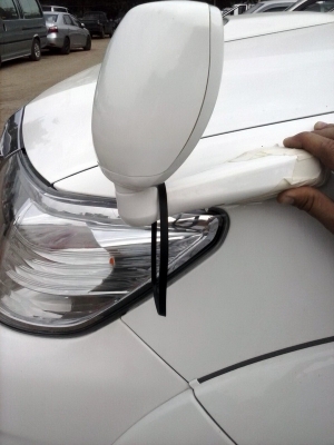 กระจกมองมุมทรง TOYOTA (ติดตั้งโดยไม่ต้องเจาะตัวรถ)