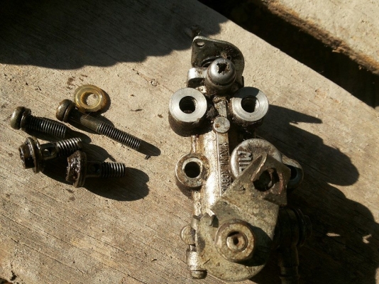 ขายปั๊ม ออโต้ลูป k125 m1 1500 บาทพร้อมส่ง           เสื้อฝา 700 บาท   คอท่อ 250 บาท สนใจโทร 0828661286 (ปั๊ม ออโต้ลูปใช้งานได้ปกติครับ)