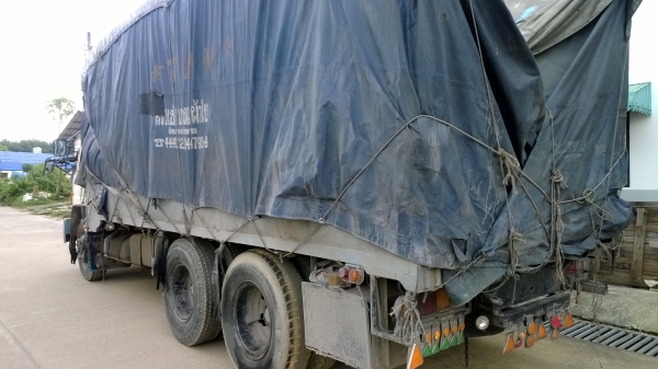 (รถหลุดมัดจำ)10ล้อเพลาเดียวHINO KT925  รถใช้งานอยู่ประจำ คัสซีสวย.เครื่องดีมาก ภาษีเพิ่งต่อ..