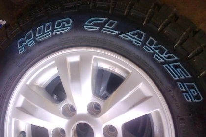 ยางใหม่ดีสโตน265 75R16MT