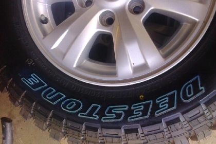 ยางใหม่ดีสโตน245 75R16MT