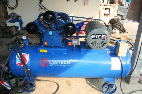 ขายปั้้มลม GESSTESH ขนาด 330ลิตร ไฟ 220 โวลท์