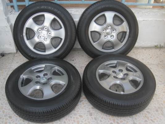 ขายล้อแม็กน้องป้ายแดง vigo 16"x6" et45 5 รู 114.3 สีรมดำ +ยาง dunlop sp lt37 215/65r16 ยางผลิตสัปดาห์ที่ 40 ปี 13 ตุ่มที่หน้ายางเห็นลางๆ 2 เส้นครับ ขายทั้งชุด 14,500 บาทครับ พร้อมน็อตล้อเดิม สนใจติดต่อเล็กคลองสามครับ (081-3747940)