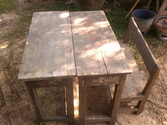 โต๊ะนักเรียนคู่ไม้สักเก่าไม้แผ่นเดียว