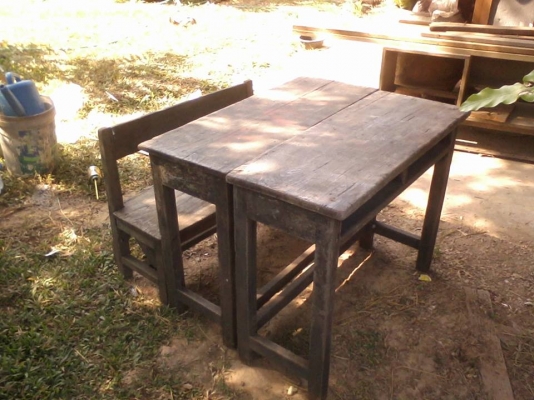 โต๊ะนักเรียนคู่ไม้สักเก่าไม้แผ่นเดียว