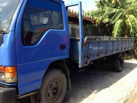 ขายรถบรรทุก6ล้อ อีซูซุ NQR ออกป้ายแดง รถประมาร9-10ปี 140แรงม้า 5.5 เมตร