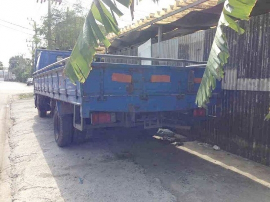 ขายรถบรรทุก6ล้อ อีซูซุ NQR ออกป้ายแดง รถประมาร9-10ปี 140แรงม้า 5.5 เมตร