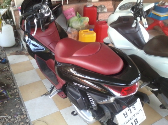 ขาย honda pcx รถบ้านขายถูกๆ รถไม่ค่อยได้ขี่เลยขาย สพาบดี สนใจโทร 087-5046004