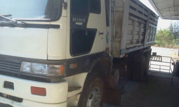 ขายรถบรรทุกสิบล้อดั๊มพ์ Hino 2K เครื่อง 260 แรง กระจกไฟฟ้า รถสวยพร้อมใช้งาน