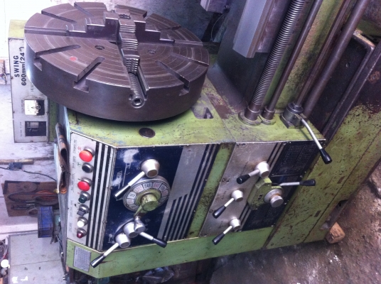 เครื่องกลึง 8  ฟุต รู 4 นิ้ว ขาย 280000