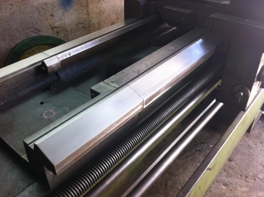 เครื่องกลึง 8  ฟุต รู 4 นิ้ว ขาย 280000