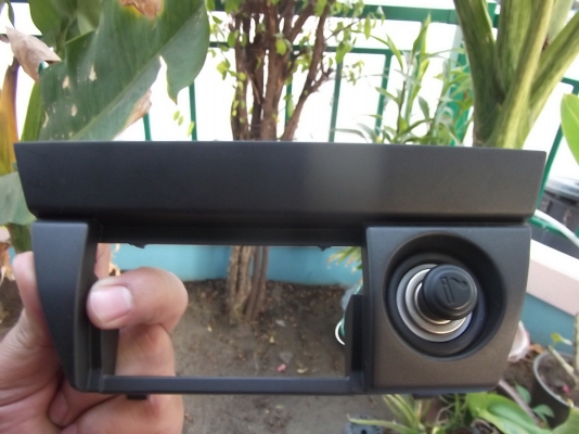 กรอบพร้อมช่องที่จุดบุหรี่ของโตโยต้าไม่ทราบรุ่น สำหรับแปลง