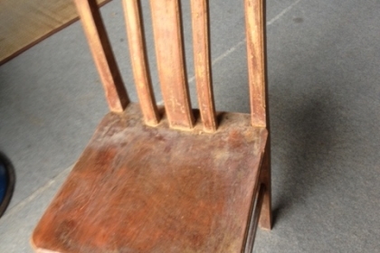 เก้าอี้ไม้มะค่าเก้าอี้ไม้มะค่าไม้แผ่นเดียวงานเก่า 30  ปีที่แล้วครับหนักแน่นนึบสภาพสวยๆครับมีทั้งหมด 10 ตัวราคาคุยกันกันได้