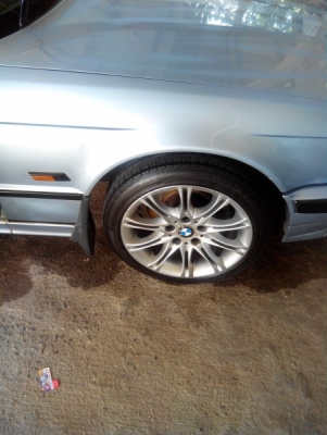 ขาย Bmw E34 สภาพเดิมไม่เคยทำสีครับ ขาย Bmw E34 สภาพเดิมไม่เคยทำสีครับ