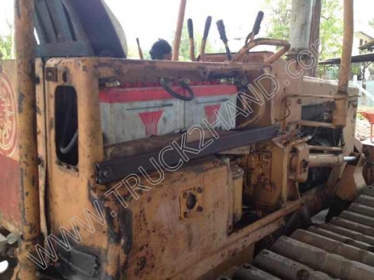 รถแทร็กเตอร์ ยี่ห้อ KOMATSU รุ่น D2-5 รถแทร็กเตอร์ ยี่ห้อ KOMATSU รุ่น D2-5