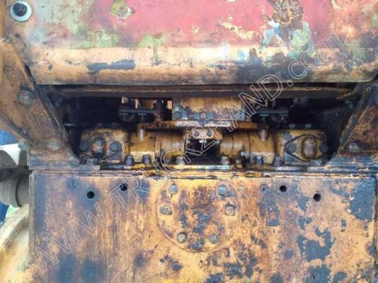 รถแทร็กเตอร์ ยี่ห้อ KOMATSU รุ่น D2-5 รถแทร็กเตอร์ ยี่ห้อ KOMATSU รุ่น D2-5