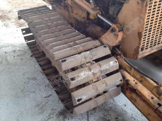 รถแทร็กเตอร์ ยี่ห้อ KOMATSU รุ่น D2-5 รถแทร็กเตอร์ ยี่ห้อ KOMATSU รุ่น D2-5