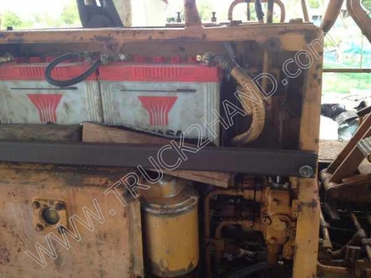 รถแทร็กเตอร์ ยี่ห้อ KOMATSU รุ่น D2-5 รถแทร็กเตอร์ ยี่ห้อ KOMATSU รุ่น D2-5