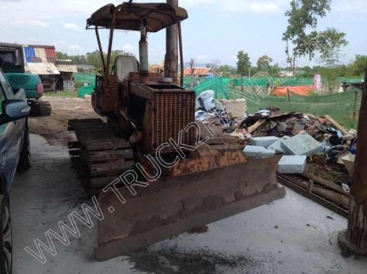 รถแทร็กเตอร์ ยี่ห้อ KOMATSU รุ่น D2-5 รถแทร็กเตอร์ ยี่ห้อ KOMATSU รุ่น D2-5