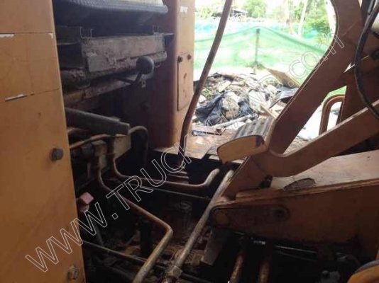 รถแทร็กเตอร์ ยี่ห้อ KOMATSU รุ่น D2-5 รถแทร็กเตอร์ ยี่ห้อ KOMATSU รุ่น D2-5