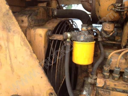 รถแทร็กเตอร์ ยี่ห้อ KOMATSU รุ่น D2-5 รถแทร็กเตอร์ ยี่ห้อ KOMATSU รุ่น D2-5