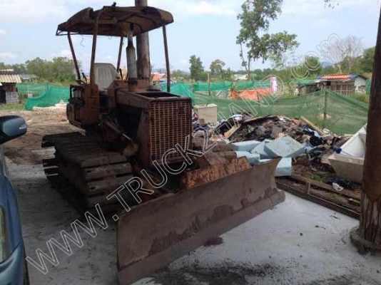 รถแทร็กเตอร์ ยี่ห้อ KOMATSU รุ่น D2-5 รถแทร็กเตอร์ ยี่ห้อ KOMATSU รุ่น D2-5