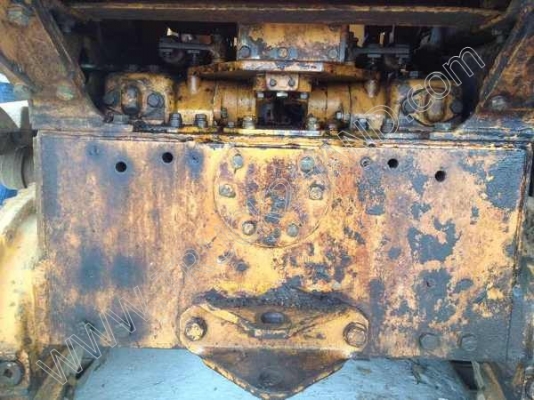 รถแทร็กเตอร์ ยี่ห้อ KOMATSU รุ่น D2-5 รถแทร็กเตอร์ ยี่ห้อ KOMATSU รุ่น D2-5